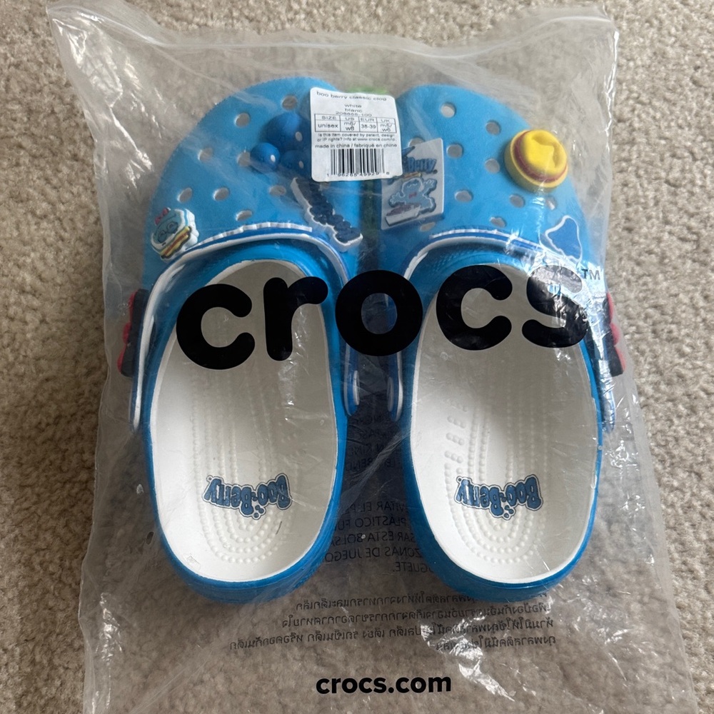 CROCS  Blue Boo Berry with Fun Charms